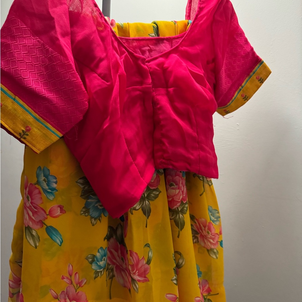 Georgette saree - Picture 3 of 3